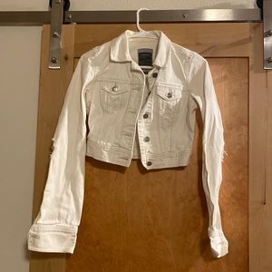 White distress crop jeanjacket